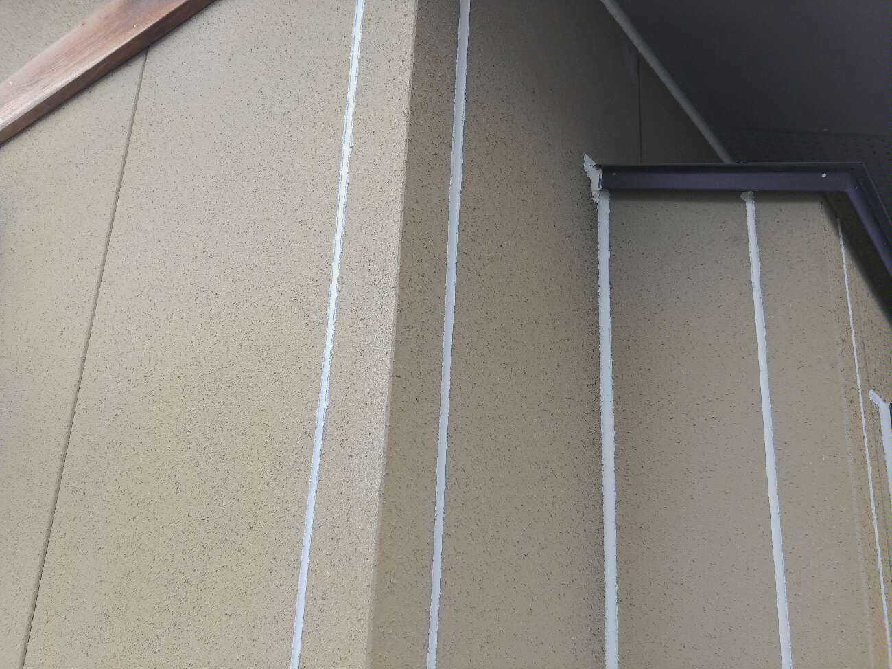 目地シーリングを打ち直した壁